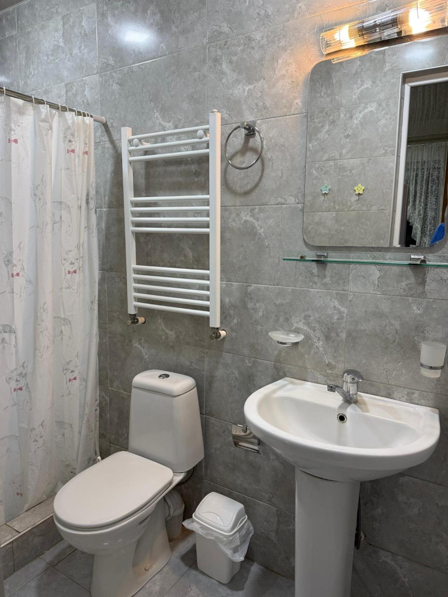 Guest House T&N Κουτάισι Εξωτερικό φωτογραφία