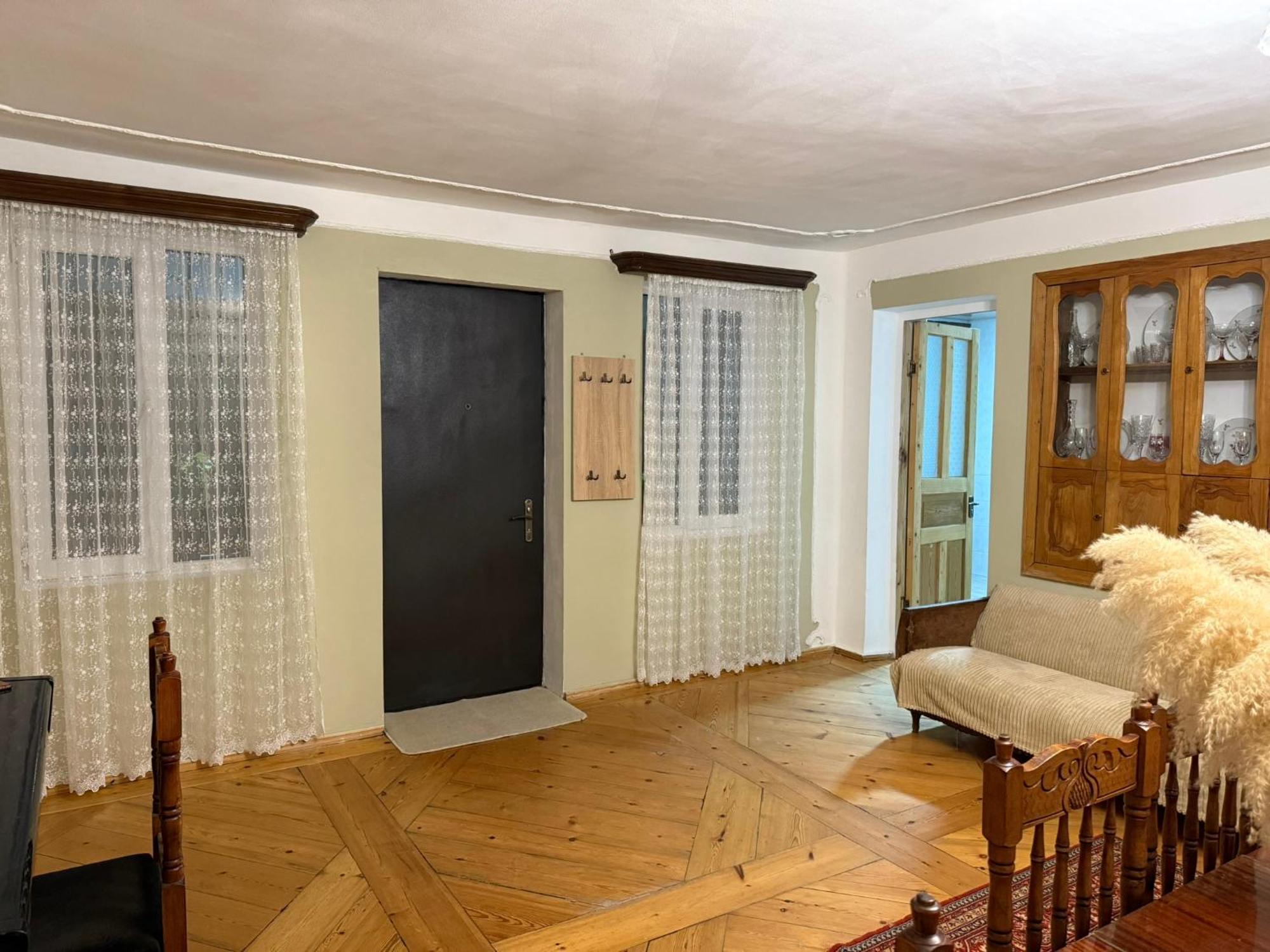 Guest House T&N Κουτάισι Εξωτερικό φωτογραφία