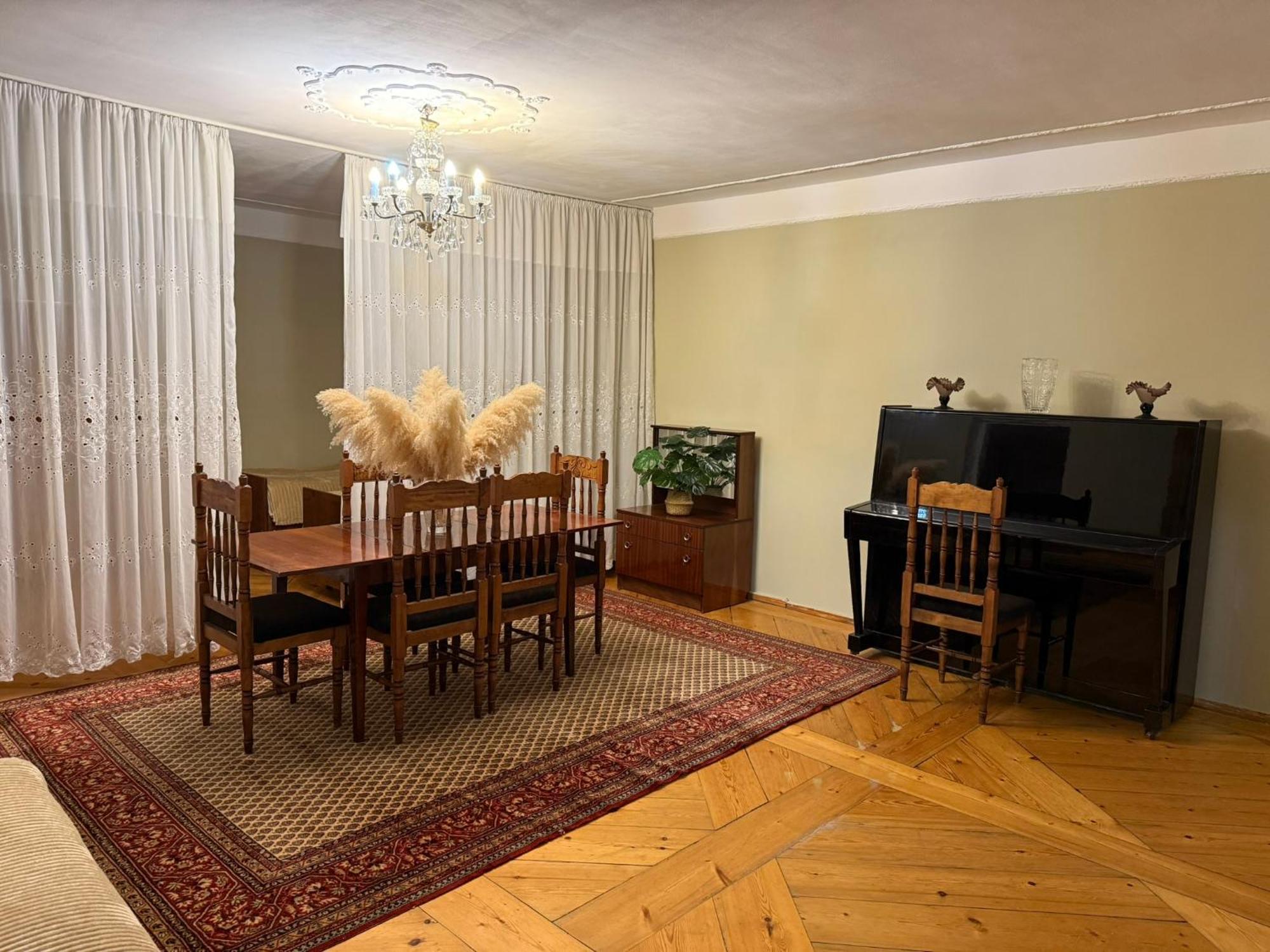 Guest House T&N Κουτάισι Εξωτερικό φωτογραφία