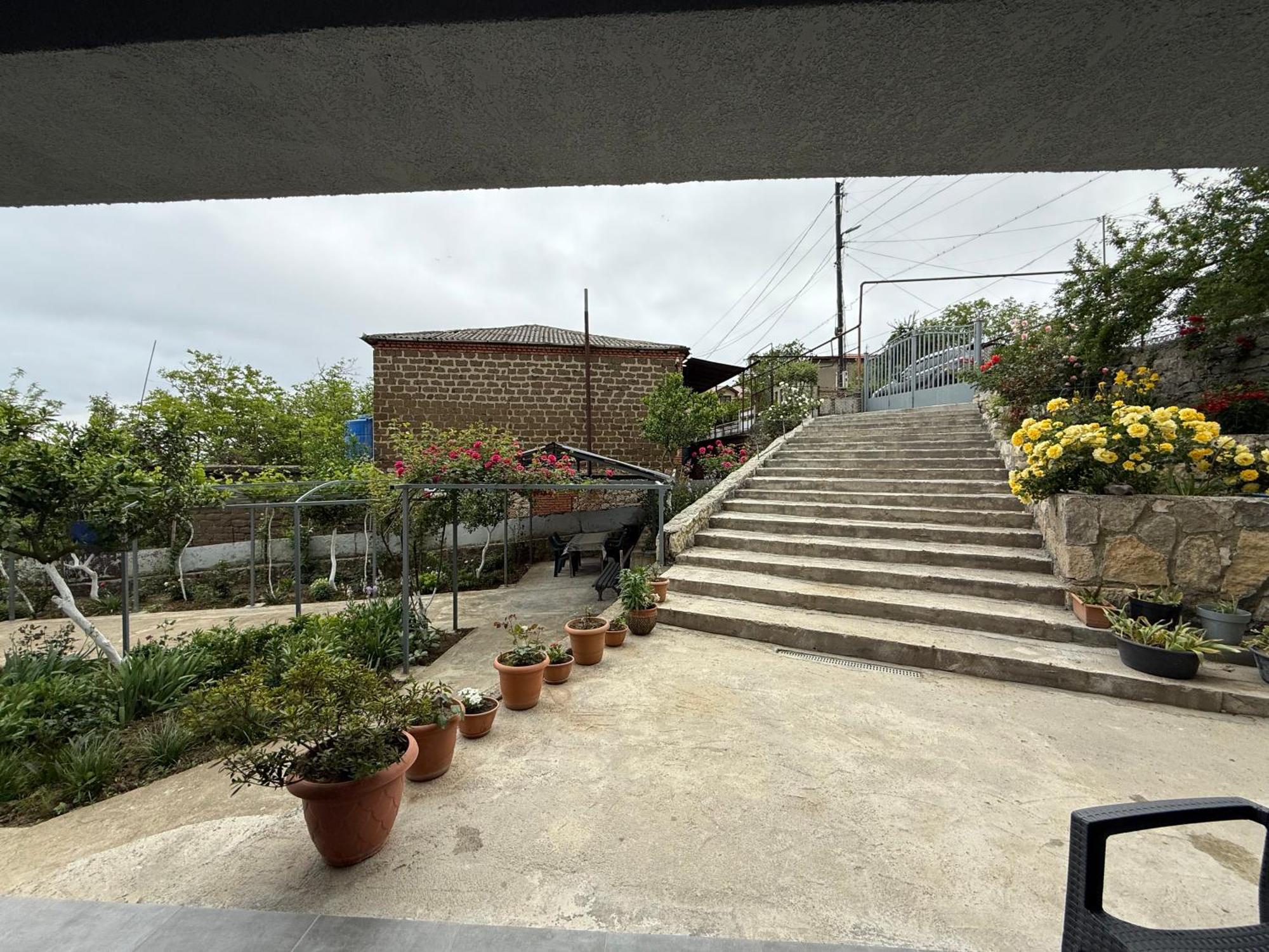 Guest House T&N Κουτάισι Εξωτερικό φωτογραφία