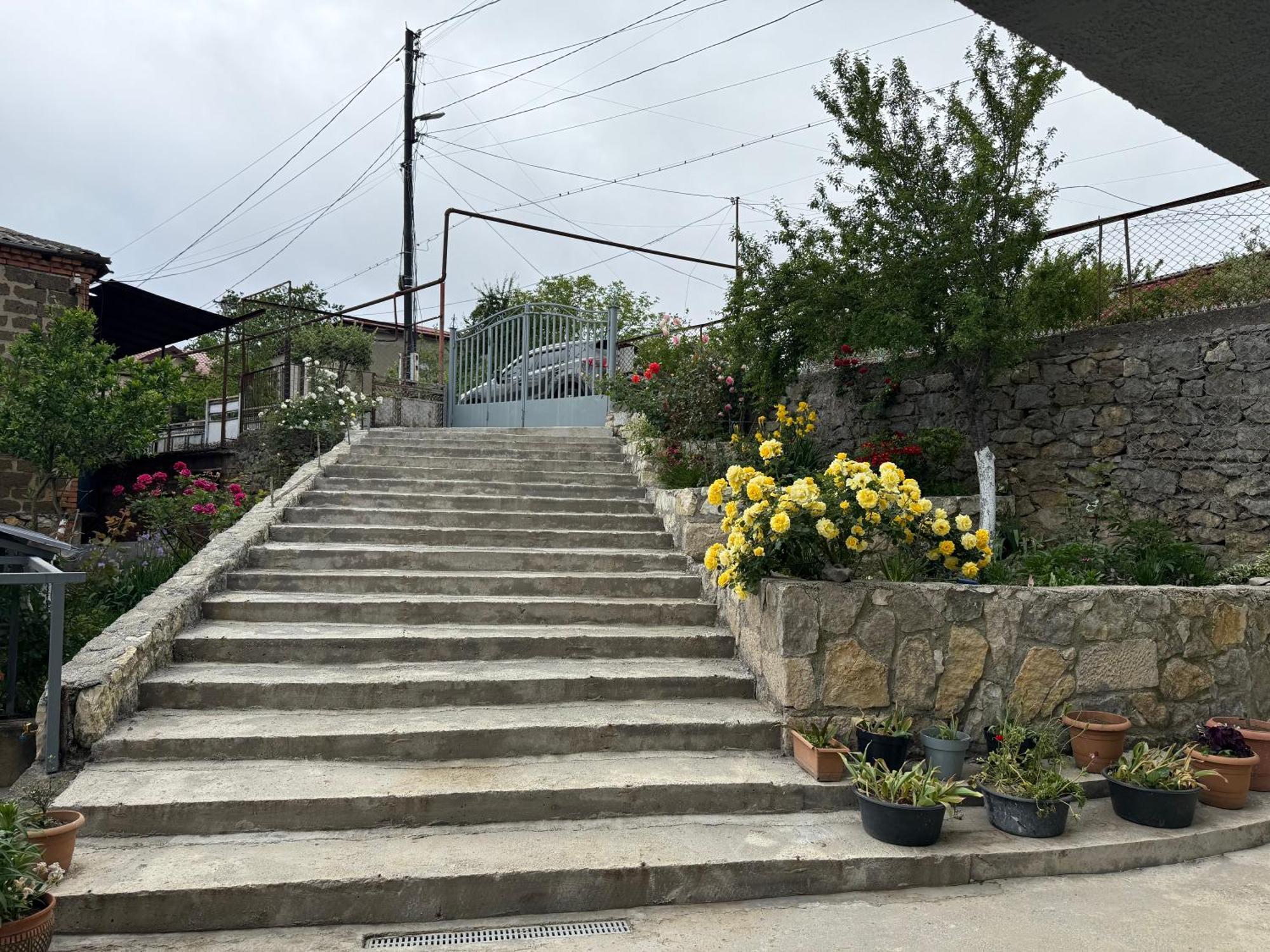 Guest House T&N Κουτάισι Εξωτερικό φωτογραφία