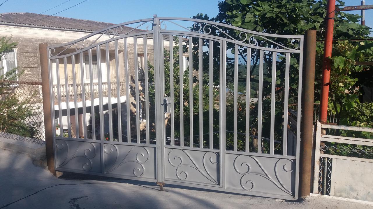 Guest House T&N Κουτάισι Εξωτερικό φωτογραφία