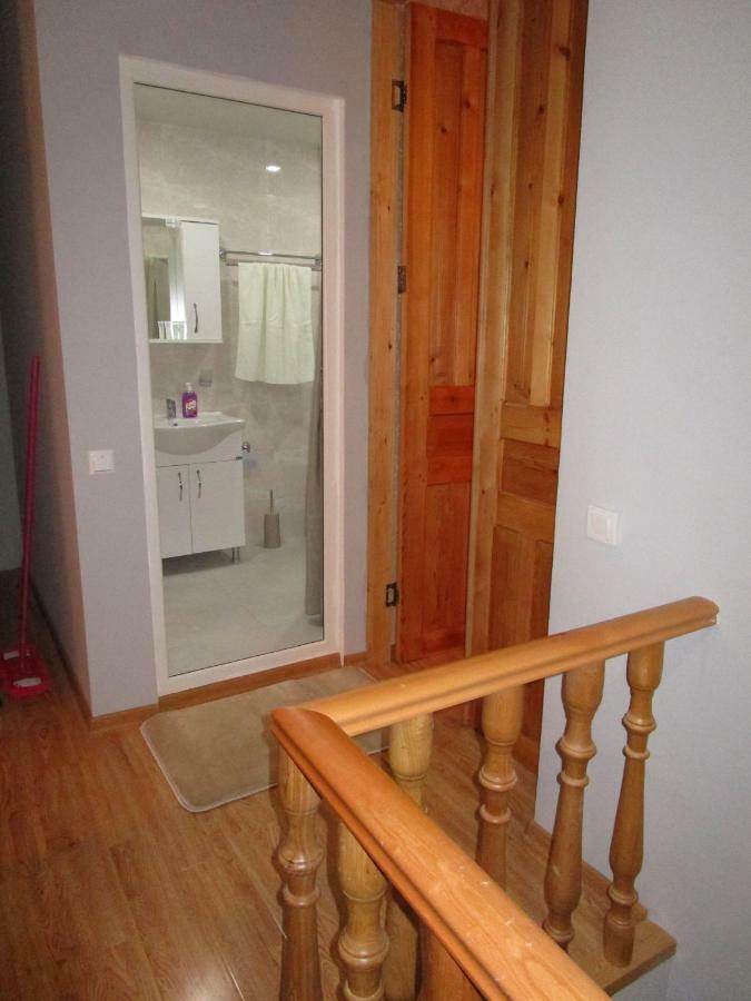 Guest House T&N Κουτάισι Εξωτερικό φωτογραφία